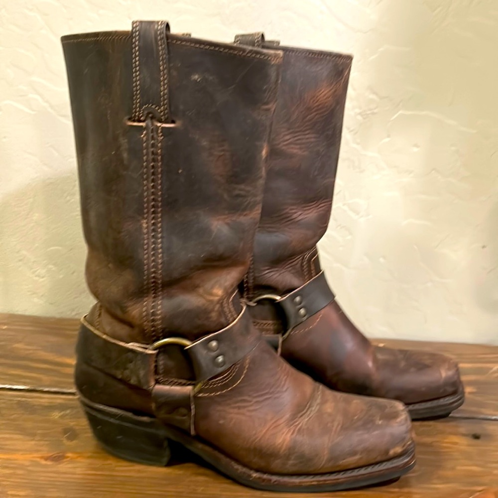 FRYE Women’s Harness Motorcycle boots, “smoke” color leather. Size 8.5